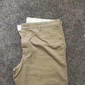 MEN'S KHAKI DOCKERS